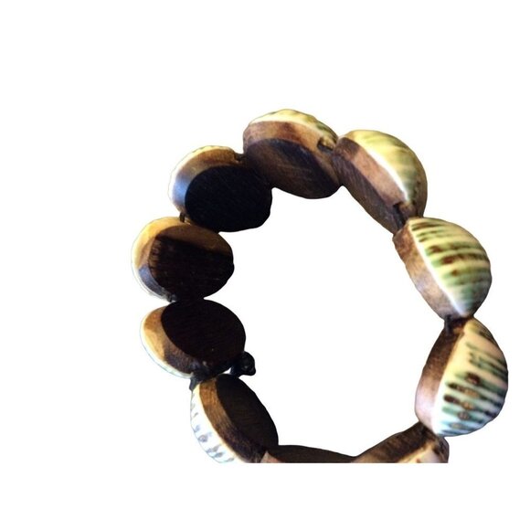Shell on Wood elastic Bracelet - Picture 4 of 5